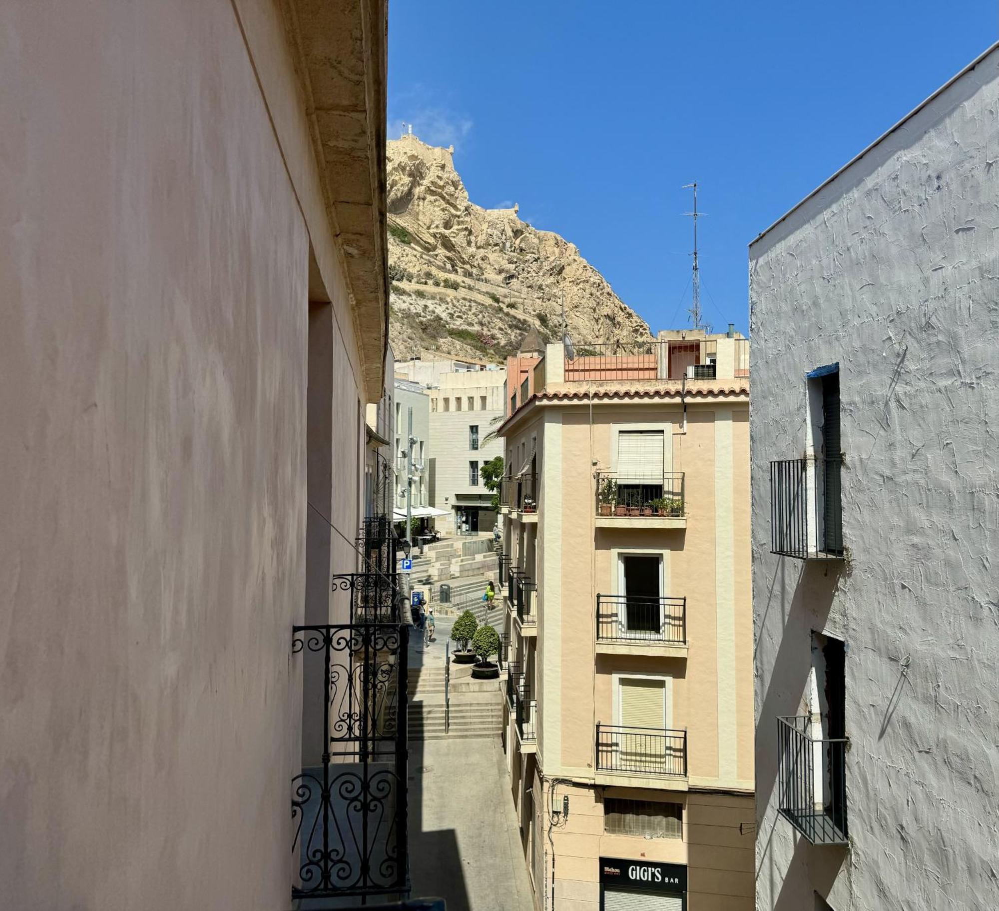 Modern Charm In Barrio Apartment Alicante